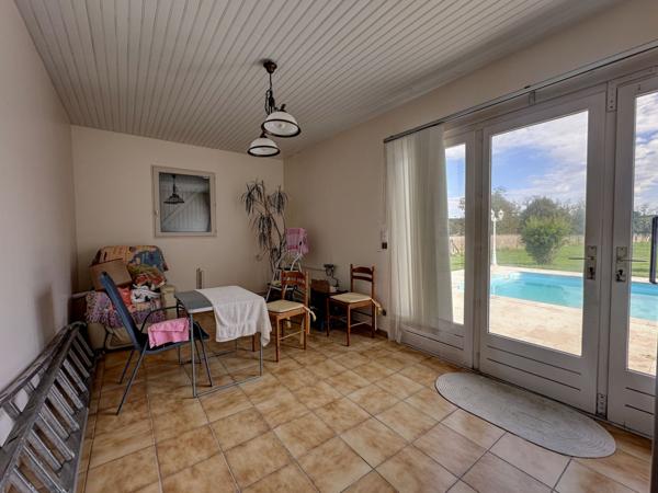 Villeneuve-sur-Lot (47300) Villeneuve sur lot, spacieuse villa familiale semi enterrée d'environ 140m² avec piscine sur 6872m² de jardin