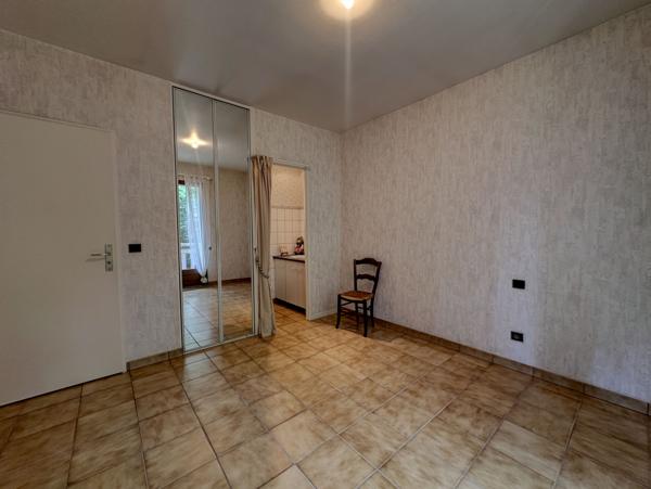 Villeneuve-sur-Lot (47300) Villeneuve sur lot, spacieuse villa familiale semi enterrée d'environ 140m² avec piscine sur 6872m² de jardin