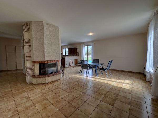 Villeneuve-sur-Lot (47300) Villeneuve sur lot, spacieuse villa familiale semi enterrée d'environ 140m² avec piscine sur 6872m² de jardin