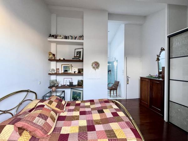 TRES BEAUX VOLUMES EN DUPLEX  111 m² - TERASSE FILANTE 10 m² - RUE DU JARDIN PUBLIC