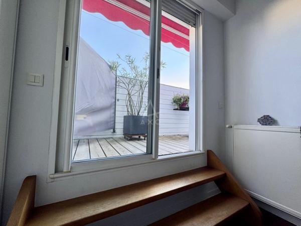 TRES BEAUX VOLUMES EN DUPLEX  111 m² - TERASSE FILANTE 10 m² - RUE DU JARDIN PUBLIC