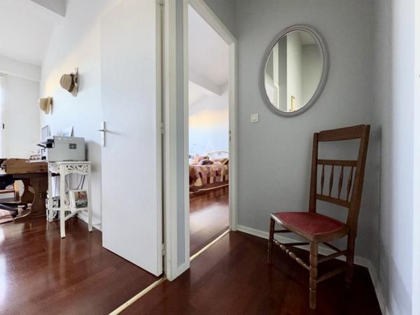 TRES BEAUX VOLUMES EN DUPLEX  111 m² - TERASSE FILANTE 10 m² - RUE DU JARDIN PUBLIC