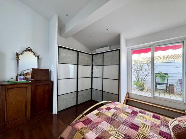 TRES BEAUX VOLUMES EN DUPLEX  111 m² - TERASSE FILANTE 10 m² - RUE DU JARDIN PUBLIC