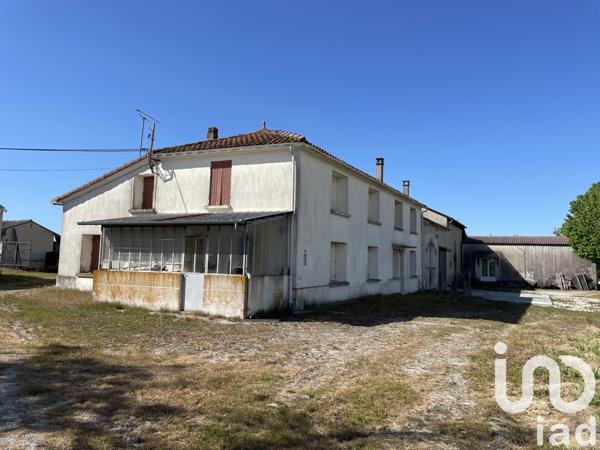 Maison 10 pièces de 270 m² à Jarnac-Champagne (17520)