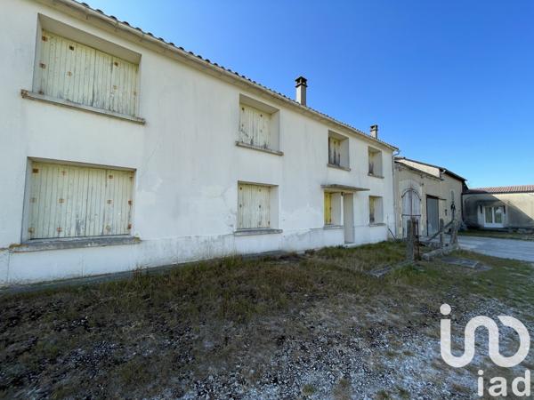 Maison 10 pièces de 270 m² à Jarnac-Champagne (17520)