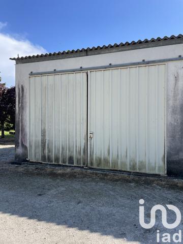 Maison 10 pièces de 270 m² à Jarnac-Champagne (17520)