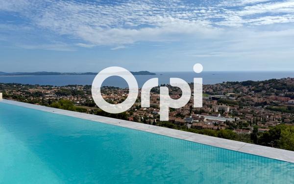 Maison à vendre    7 pièces •  Carqueiranne