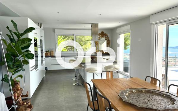 Maison à vendre    7 pièces •  Carqueiranne