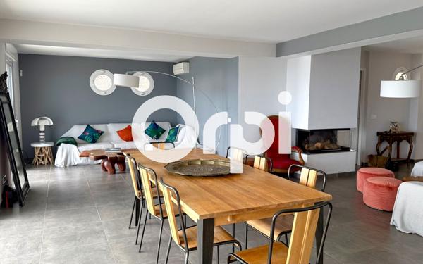 Maison à vendre    7 pièces •  Carqueiranne