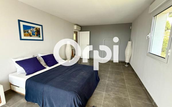 Maison à vendre    7 pièces •  Carqueiranne