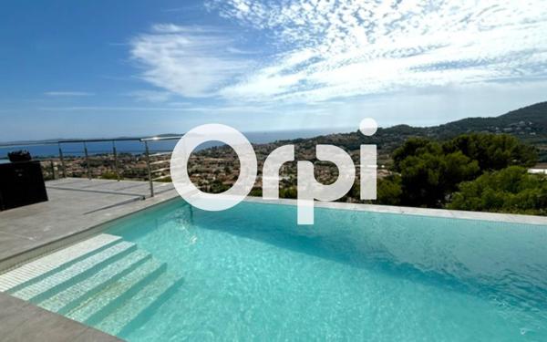 Maison à vendre    7 pièces •  Carqueiranne