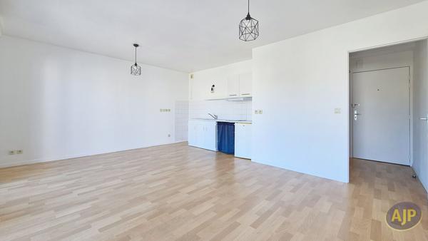 Appartement à louer La Roche Sur Yon : 1 pièces, 34m² avec 0 chambre(s) à 550€ - AJP Immobilier La Roche-sur-Yon