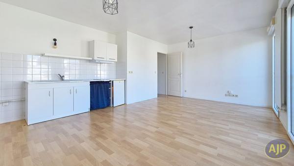 Appartement à louer La Roche Sur Yon : 1 pièces, 34m² avec 0 chambre(s) à 550€ - AJP Immobilier La Roche-sur-Yon