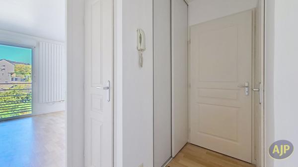 Appartement à louer La Roche Sur Yon : 1 pièces, 34m² avec 0 chambre(s) à 550€ - AJP Immobilier La Roche-sur-Yon