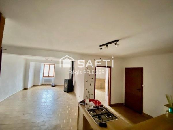 Immeuble avec local commercial de 90 m2, plus appartement 90 m2