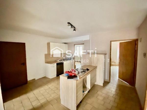 Immeuble avec local commercial de 90 m2, plus appartement 90 m2