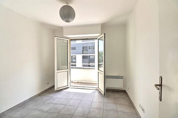 Appartement T3 - Marseille 13008 - Calme et Luminosité