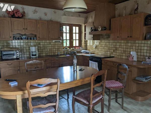 Maison en pierres en campagne