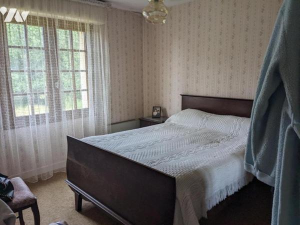 Maison en pierres en campagne