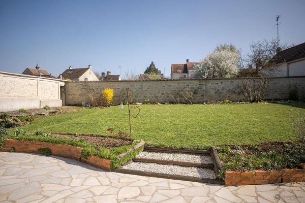 Maison individuelle familiale avec sous-sol et jardin sans vis-à-vis