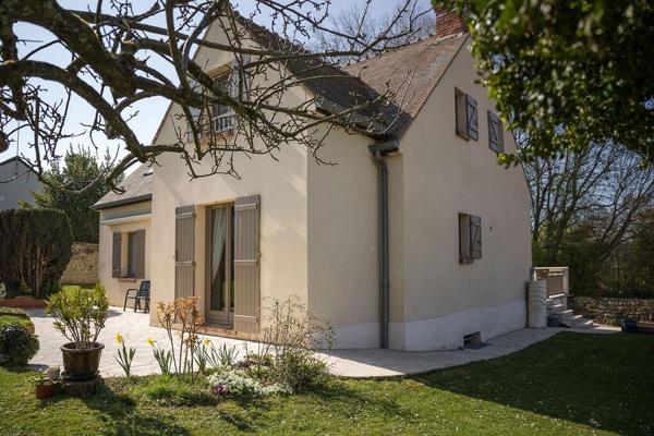 Maison individuelle familiale avec sous-sol et jardin sans vis-à-vis