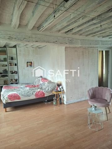 Maison de caractère proche de toutes commodités