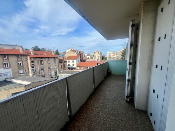 Baisse de prix  Beau T3 de 60m² habitables avec garage + 2 places de parking privatives