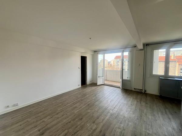 Baisse de prix  Beau T3 de 60m² habitables avec garage + 2 places de parking privatives