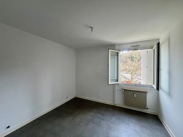 Baisse de prix  Beau T3 de 60m² habitables avec garage + 2 places de parking privatives