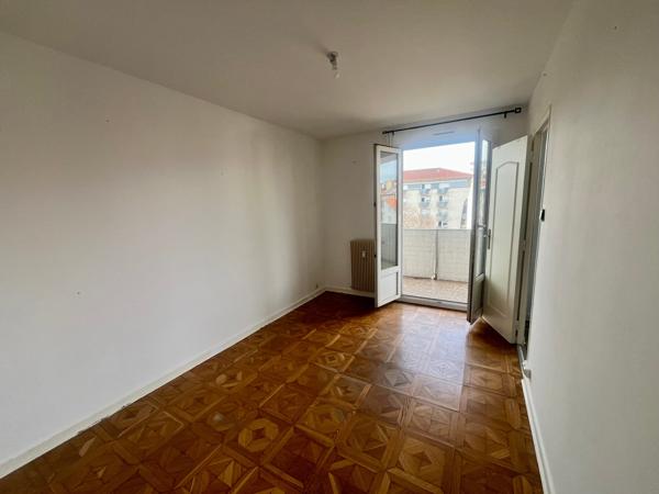 Baisse de prix  Beau T3 de 60m² habitables avec garage + 2 places de parking privatives