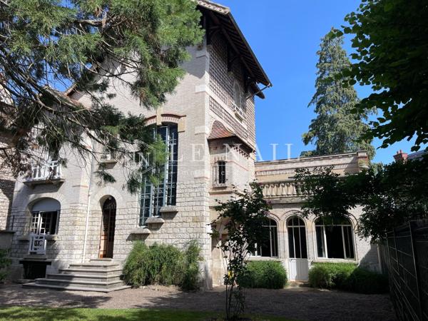 Villa de style Art Nouveau avec jardin à Fontainebleau