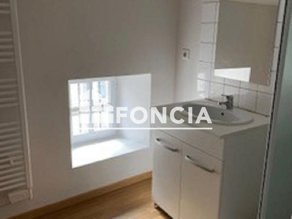 Location Appartement 3 pièces 63.3 m² - 22 BIS GRANDE RUE La Rochefoucauld 16110