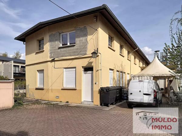 Atelier / usine de 908 m² en plein centre ville d'Oyonnax