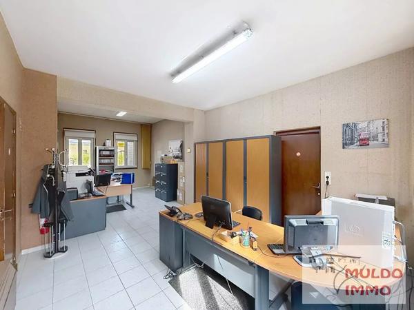 Atelier / usine de 908 m² en plein centre ville d'Oyonnax