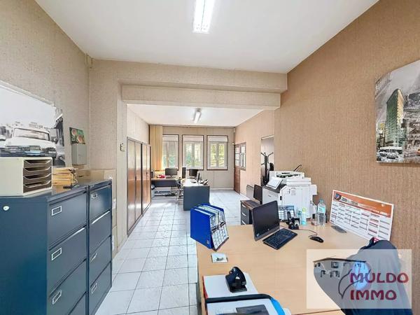 Atelier / usine de 908 m² en plein centre ville d'Oyonnax