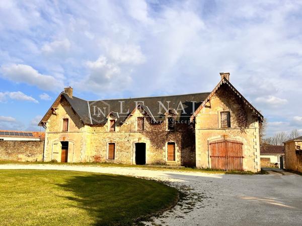 CHÂTEAU A VOCATION COMMERCIALE A VENDRE DANS LE SUD DU BOCAGE VENDEEN