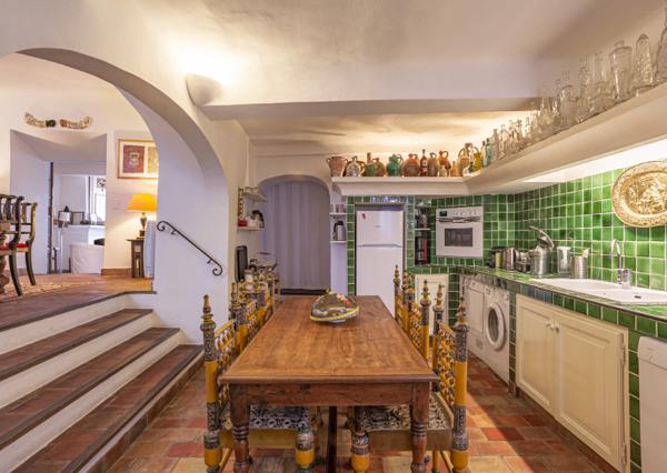 Grimaud : Maison de village 250 M2 avec terrasse, maison d'hôtes ou particulier