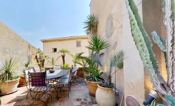 Grimaud : Maison de village 250 M2 avec terrasse, maison d'hôtes ou particulier