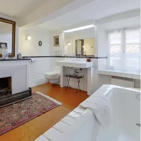 Grimaud : Maison de village 250 M2 avec terrasse, maison d'hôtes ou particulier