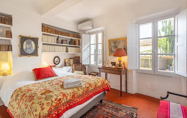 Grimaud : Maison de village 250 M2 avec terrasse, maison d'hôtes ou particulier
