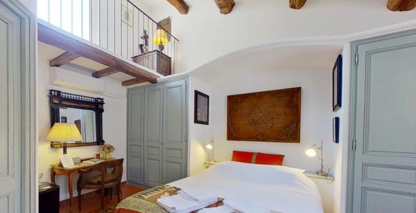 Grimaud : Maison de village 250 M2 avec terrasse, maison d'hôtes ou particulier