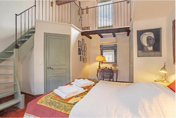 Grimaud : Maison de village 250 M2 avec terrasse, maison d'hôtes ou particulier