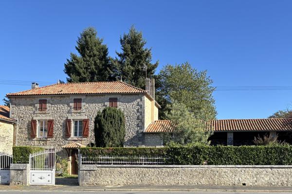 Maison charentaise du XIXe siècle proche d'Angoulême