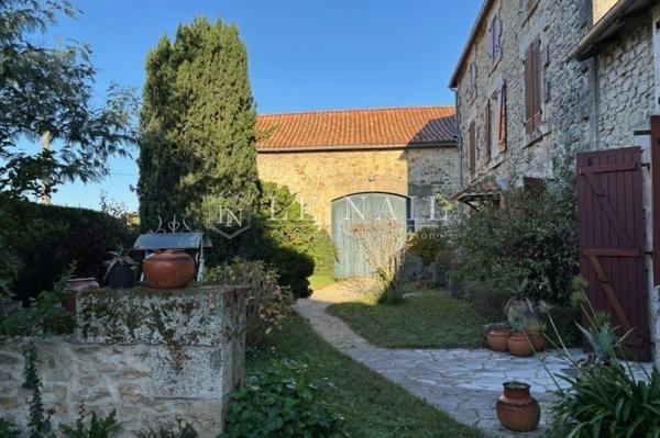 Maison charentaise du XIXe siècle proche d'Angoulême