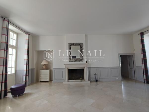 BEAU CHÂTEAU XIXe HISTORIQUE AUX PORTES DE LA VALLEE DE LA LOIRE