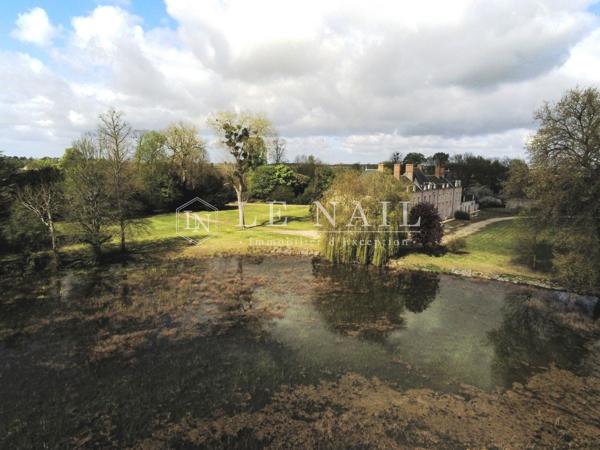 BEAU CHÂTEAU XIXe HISTORIQUE AUX PORTES DE LA VALLEE DE LA LOIRE
