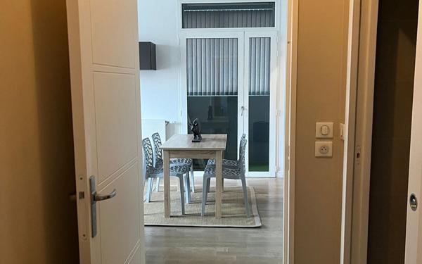 Appartement à louer    2 pièces • 53 m2 Paris 14