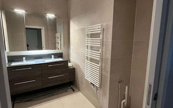 Appartement à louer    2 pièces • 53 m2 Paris 14