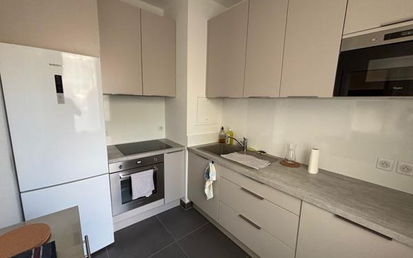 Appartement à louer    2 pièces • 53 m2 Paris 14
