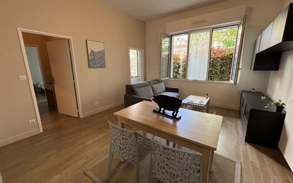 Appartement à louer    2 pièces • 53 m2 Paris 14